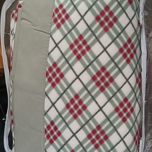 Double bed sheet set - Picture 3 of 6